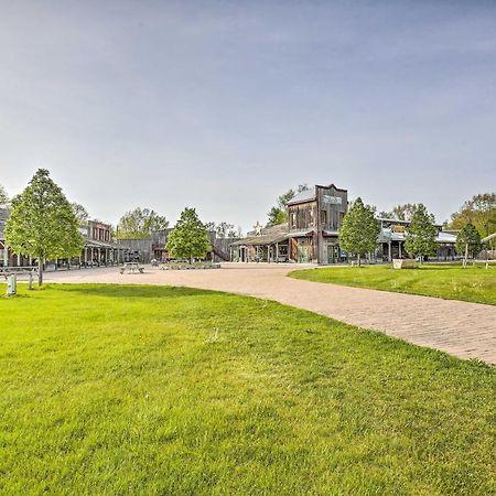 Resort Cabin With Fire Pit Golf, Hike And Play! Rothbury Bagian luar foto