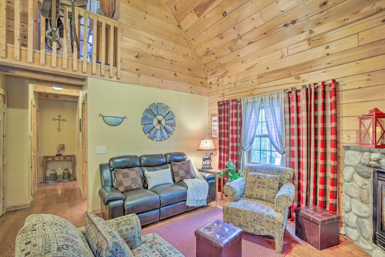 Resort Cabin With Fire Pit Golf, Hike And Play! Rothbury Bagian luar foto