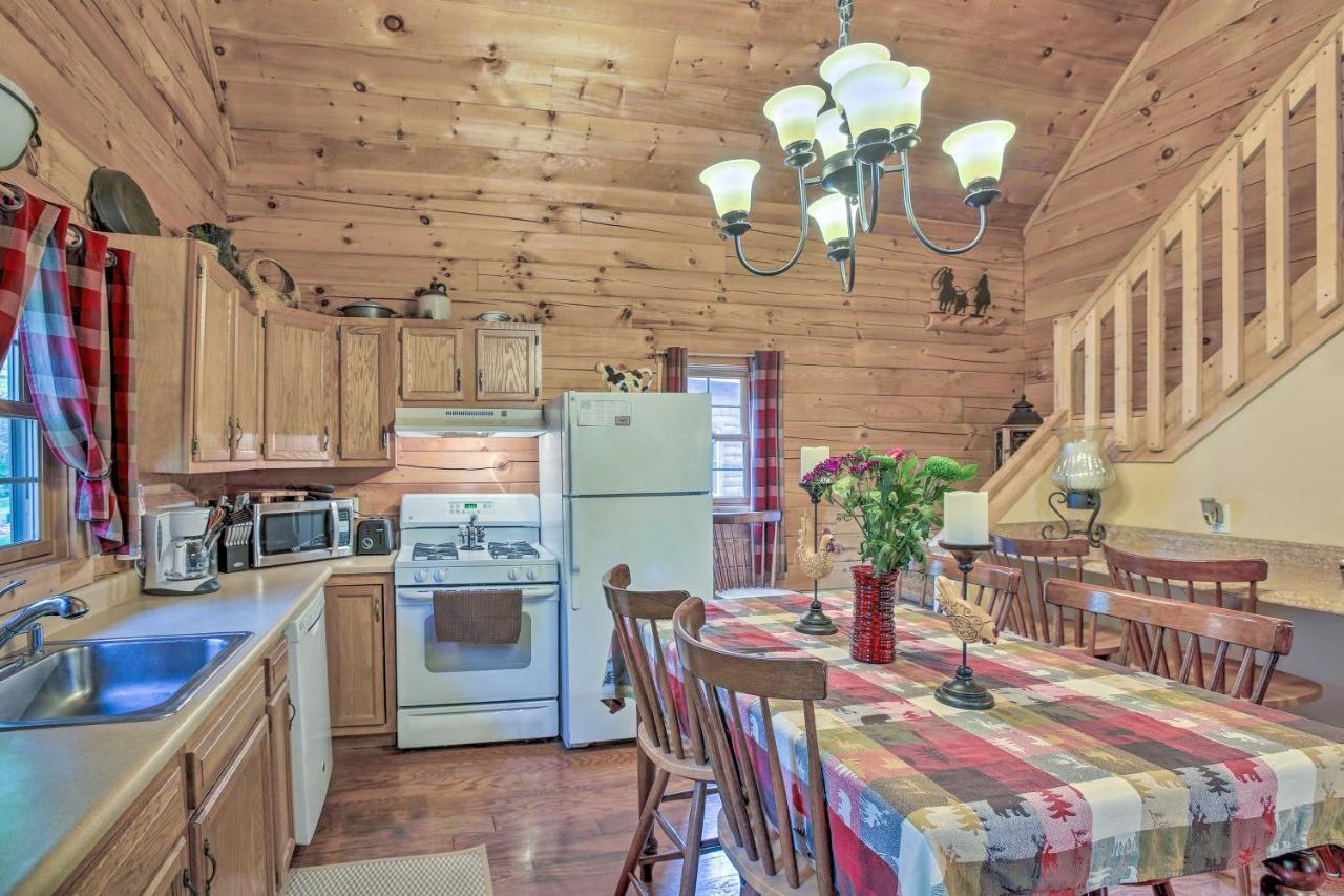 Resort Cabin With Fire Pit Golf, Hike And Play! Rothbury Bagian luar foto